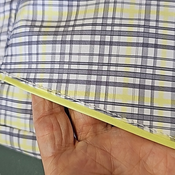 ANNIKA YELLOW AND GRAY PLAID BERMUDA SHORTS. SIZE 2. 3 POCKETS. GREAT - Picture 3 of 12